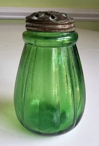 EAPG Victorian Optic Green Glass Salt Pepper Shaker no200 Ribbed Ring Neck - Picture 1 of 20