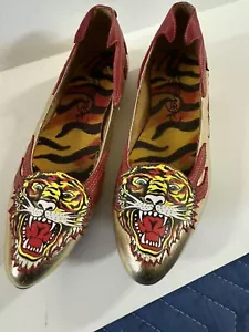Ed Hardy Flats Womens Size 7 Gold TIGER Shoes Tattoo Slip On Casual Bali Style - Picture 1 of 6