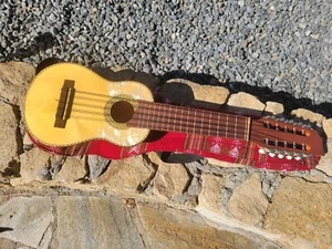 Charango - Picture 1 of 8