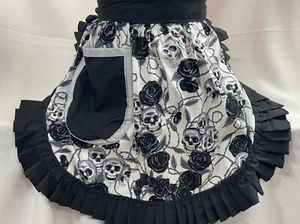 RETRO VINTAGE 50s STYLE HALF APRON / PINNY - SKULLS & ROSES on WHITE - Picture 1 of 5