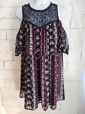 Vestido Boho Speechless Hombro Frío Plus 3X Yugo de Encaje Multicolor Forrado de Gasa Foto 1 de 4