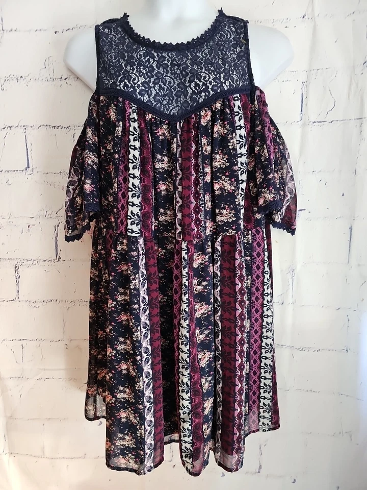 Vestido de ombro frio boho sem palavras plus 3X jugo de renda multicolorido forrado de chiffon - Imagem 1 de 4