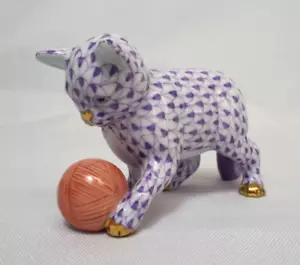 Herend FIGURINE Cat Kitten with Yarn Lilac Purple Fishnet Gold 15833 Hungary - Picture 1 of 16