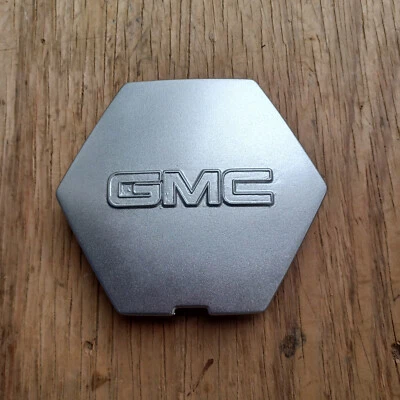 Tapa central GMC Envoy, XL, XUV 2004-2007 parte # 9594597 repintada Foto 1 de 3