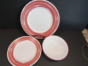 Corelle TROZOS DE COLOR Rojo Arándano CENA, ENSALADA Y CUENCO DE CEREALES Vitrelle EE. UU. - Imagen 1 de 7