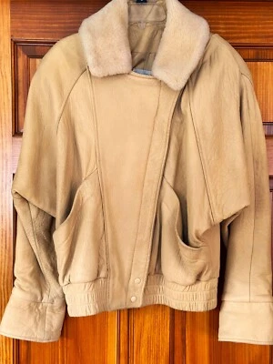CHAQUETA DE PIEL DE CORDERO VINTAGE SUPER COOL VAKKO CREMA CON CUELLO DE PIEL DE OVEJA, TALLA M Foto 1 de 4