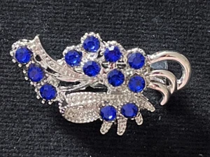 Stunning Rhinestone Blue Crystal Silver Tone Bouquet Brooch Pin B22 - Picture 1 of 3