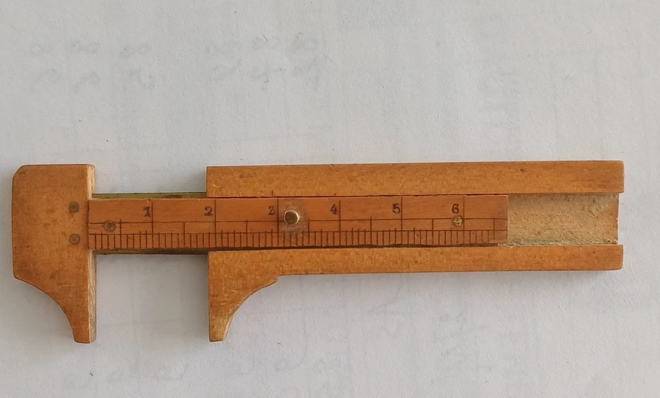 ANCIEN PETIT PIED A COULISSE POUR LA MESURE DES BOUTONS - Photo 1/3