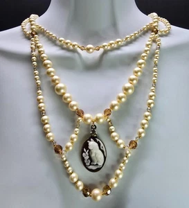 Collar con cuentas de gato de perlas de vidrio chapado en oro de 18 quilates inspirado en vintage artesanal - Imagen 1 de 10