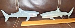 Outback Steakhouse 2 statuine giocattolo in gomma squali balena lunghe 6'' 2X coppia - Foto 1 di 1