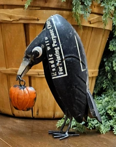 NUEVO Primitivo Rústico CUERVO con CALABAZA - METAL REUTILIZADO Halloween Otoño 11"H - Imagen 1 de 2