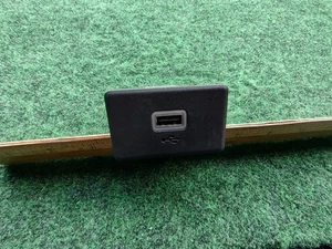 USB C Port Receptacle Compatible For Chevrolet Silverado  Cadillac 13524653 5S2 - Picture 1 of 7