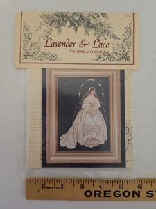 Lavendel & Spitze I THEE WED Kreuzstichmuster von Marilyn Leavitt Imblum L&L29 - Bild 1 von 3