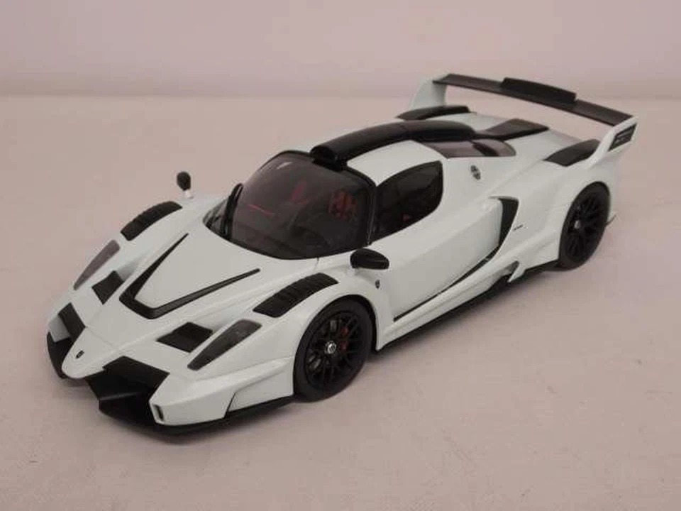 GEMBALLA MIG U1 1/18 Scale Car White Damaged Bottom - Image 1 of 4