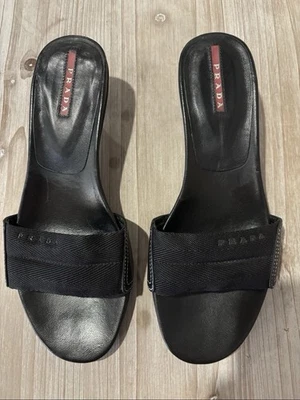 Sandalias Prada de cuero negras Foto 1 de 4