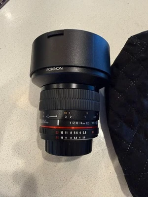 Lente súper gran angular Rokinon 14 mm F2,8 IF ED para Nikon AE con chip automático Foto 1 de 4