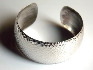 STERLING SILVER HAMMERED STYLE 1 1/8" WIDE CUFF BRACELET 30.4 GRAMS BEAUTIFUL - Picture 1 of 8