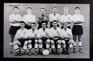 THE VICTOR STAR TEAMS OF 1961 ENGLAND XI FOOTBALL CARD - Picture 1 of 2