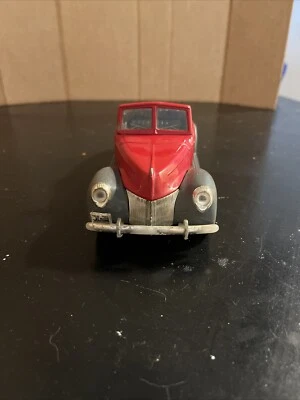 Liberty Classic Trust Worthy 1940 Ford Convertible 1/25 Die Cast Red & Grey - Image 1 of 4