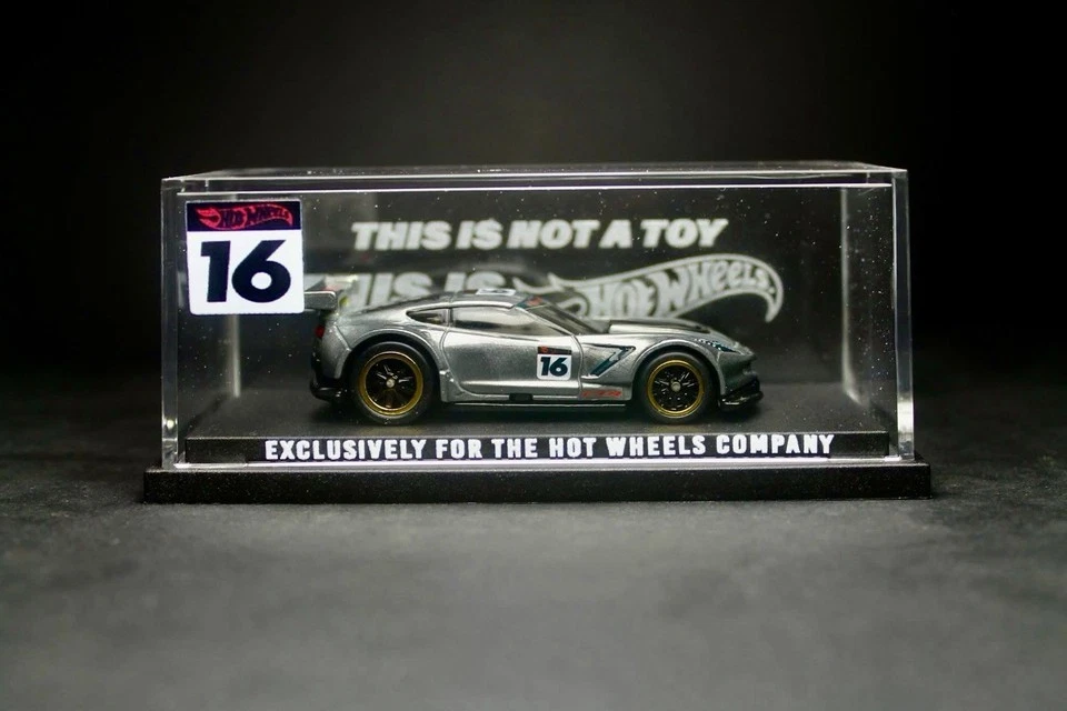 Corvette C7.R Zamac Hot Wheels hecho a medida con vitrina Foto 1 de 4