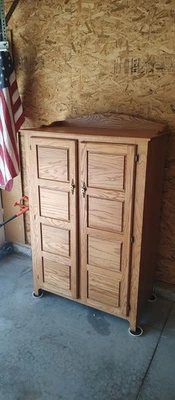 Oak Wardrobe Great Used Condition Previously Used As A Pantry Cabinet two doors - Image 1 of 4
