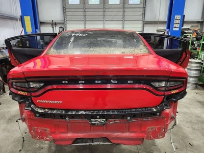 Conjunto maletero tapa Dodge Charger 15-23 rojo PR3 con cámara OEM 68265451AG Foto 1 de 4