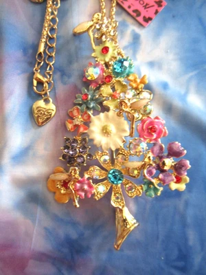 COLAR PINGENTE ÁRVORE DE NATAL BETSEY JOHNSON STRASS FLORAL E FADAS NOVO COM ETIQUETAS - Imagem 1 de 4