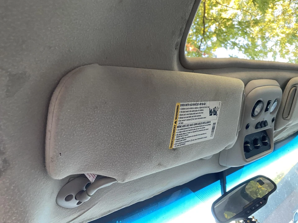 03 04 05 06 CADILLAC ESCALADE Sun Visor Left - Image 1 of 2