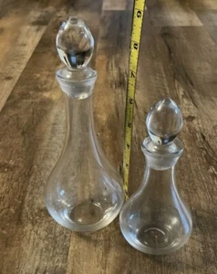 2er SET KONVOLUT VINTAGE GLAS KRISTALL ÖL ESSIG KARAFFEN MIT STOPFEN - Bild 1 von 5