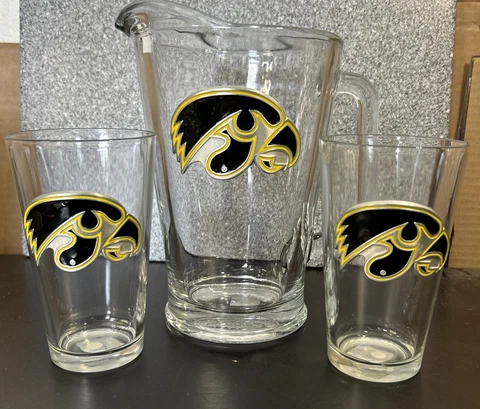 Iowa Hawkeyes Glass Beer/Soda 2 Tumblers & pitcher EUC pewter logo 2005 & 2007 Cover