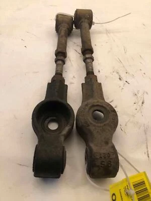 Brazo de localización inferior trasero derecho e izquierdo Chrysler Cirrus 1995-2000 OEM Foto 1 de 4