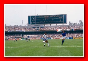 Foto Profesional Bruno Conti V Jean Tigana Mundial 1986 12"x8" - Imagen 1 de 2