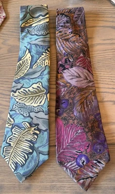 Par de gravatas com estampa de selva, roxas J.T. Beckett and Blue Bugle Boy - Imagem 1 de 4