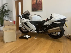 Suzuki Hayabusa Performance - only 5 miles on the clock - Picture 1 of 7