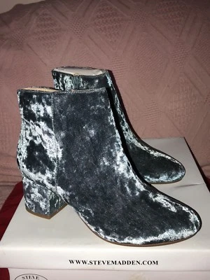 NIB LADIES SIZE 7.5M  BLUE VELVET IRINA STEVE MADDEN FASHION ANKLE BOOTS - Image 1 of 4