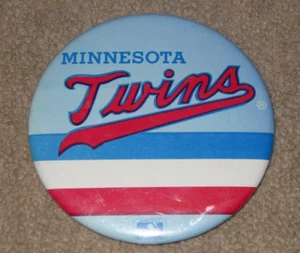 VINTAGE 1973 - 1986 MINNESOTA TWINS ☆RARE☆ 3 1/2" MLB BASEBALL PIN BUTTON - Picture 1 of 1
