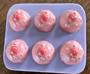 Fisher-Price Loving Family Dollhouse Pink Cupcakes Food Desserts in Muffin Tin - Picture 1 of 4