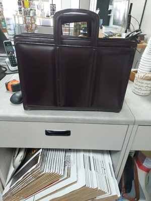 Maletín Top Grano Cuero 4 Bolsillos 2 Son Cremallera Borgoña 10x17" Asa Caída Foto 1 de 3