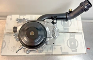 GENUINE MERCEDES-BENZ VITO, WATER PUMP, OM651 ENGINE, A6512008401 - Picture 1 of 2
