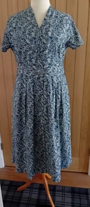 Brandneu mit Etikett Seasalt Größe 18 handschriftliches Kleid Penrose Blüten indigo Knopfleiste blau - Bild 1 von 7
