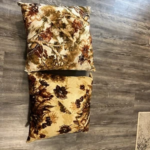 2 Vintage Brown Floral/Forest Couch Throw Pillow 15 X 15 - Picture 1 of 7