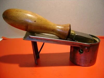 OUTIL ANCIEN Cordonnier, Réchaud à fer ,model à godet, très rare ,et fer Reynal - Photo 1/4