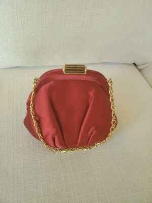 Bolso clutch Judith Leiber rojo con cierre de satén - vintage e impecable Foto 1 de 4