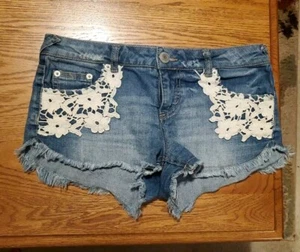 Mossimo Distressed Women's Applique Jean Shorts Size 5 - Picture 1 of 4