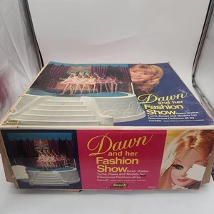DAWN AND HER FASHION SHOW BY TOPPER 1970 COMPLETE WITH Original BOX - Picture 1 of 15