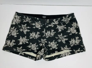 Volcom Black and White Denim Shorts Low Rise Size 5 Juniors - Picture 1 of 6