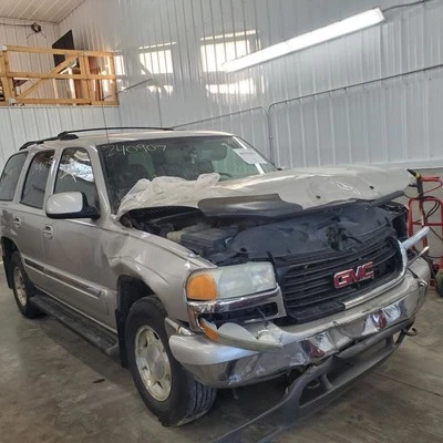 Резервуар мойки с задним стеклоочистителем вариант C25 подходит для 00-05 SUBURBAN 1500 1048016 - Изображение 1 из 4