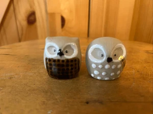 "Búhos de gres EMSON de colección arcilla pintada pájaros esmaltados 1,5"" de alto (5190)" - Imagen 1 de 6