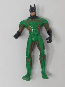 Figura de acción Kenner 1997 DC Comics Batman diseño de traje de armadura verde y bronce - Imagen 1 de 4