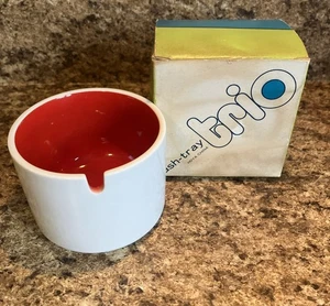 Cenicero Hoya Bone China, blanco y rojo 2 1/2" de alto. Hecho en Japón Nuevo con Caja MCM - Imagen 1 de 7